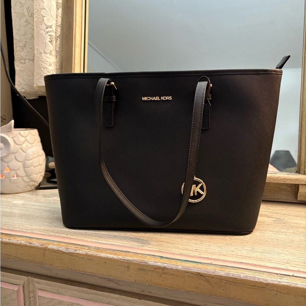 Michael Kors Elegant Black Tote - Picture 1 of 5